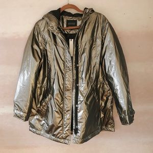 Street style silver jacket